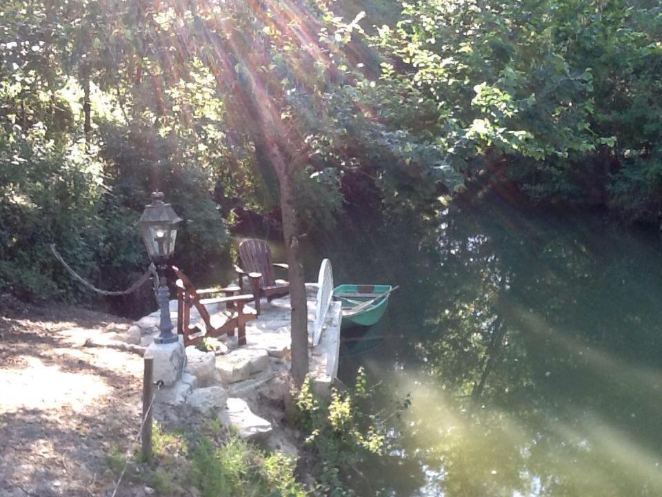 Bed and Breakfast En Bord De Riviere Casseneuil Экстерьер фото