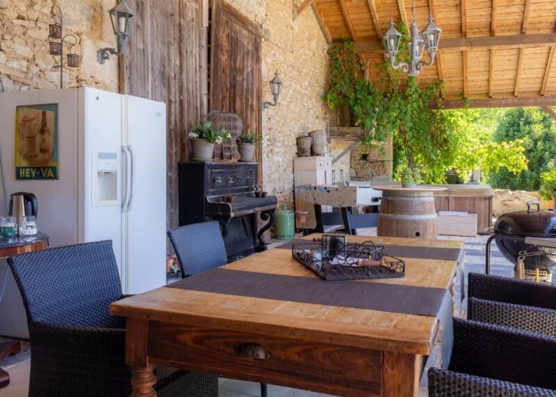 Bed and Breakfast En Bord De Riviere Casseneuil Экстерьер фото